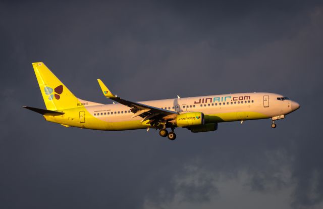 Boeing 737-800 (HL8015)