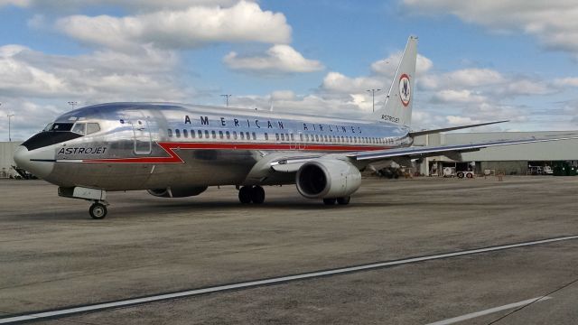 Boeing 737-800 (N951AA)