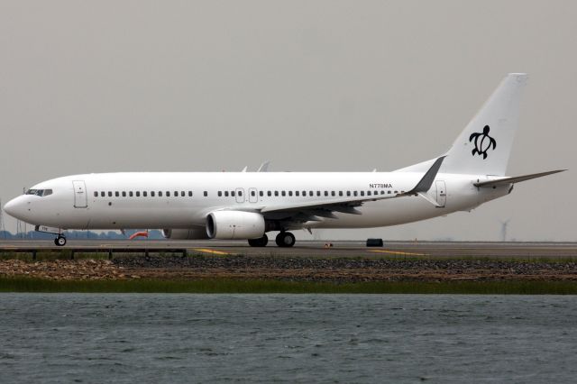 Boeing 737-800 (N778MA)