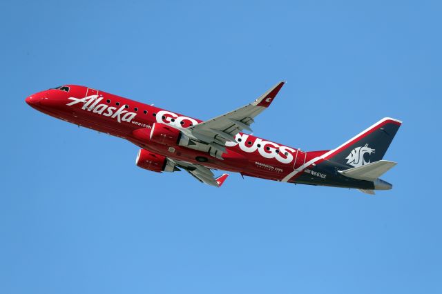 N661QX — - Horizon ERJ 170 in "Washington State Cougars" livery departs Reno-Tahoe International.