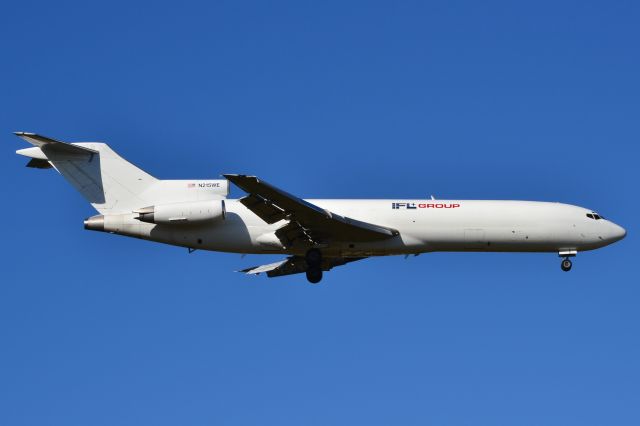 BOEING 727-200 (N215WE) - INTERNATIONAL TRADING COMPANY OF YUKON INC on final at KCLT - 10/24/18