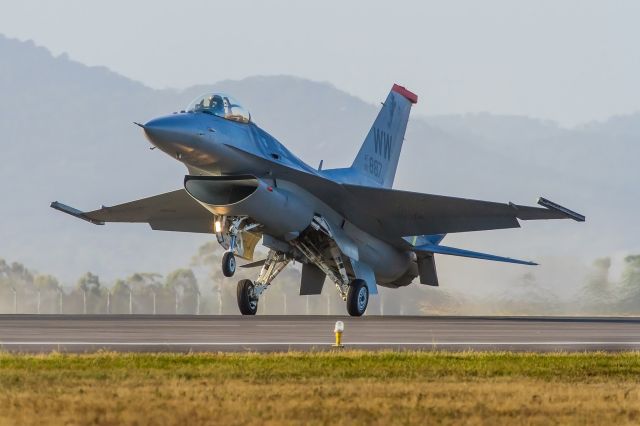 Lockheed F-16 Fighting Falcon (92-3887)