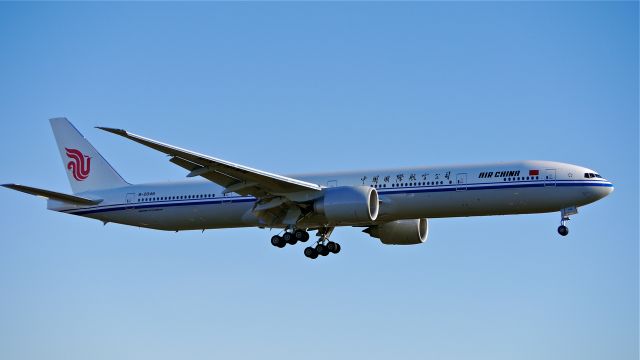 BOEING 777-300 (B-2046) - BOE167 on final to Rwy 16R to complete a flight test on 01/04/14. (LN:1165 cn 41442).