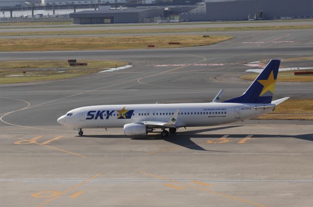 Boeing 737-800 (JA737Z) - Taxi at Haneda Intl Airport on 2010/12/4