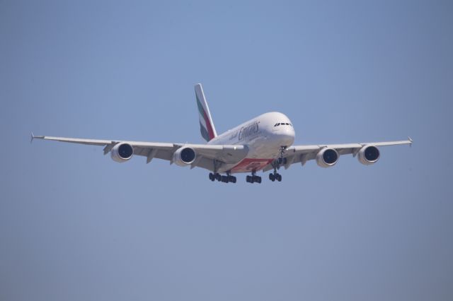 Airbus A380-800 (A6-EEU)