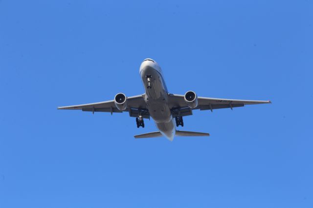 Boeing 777-200 —