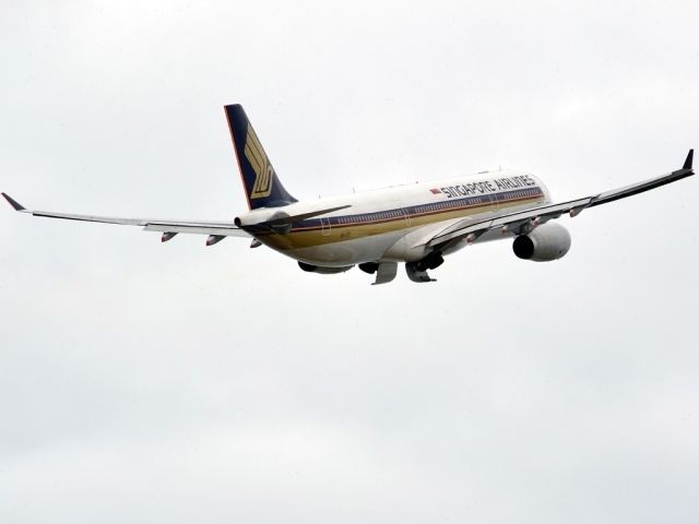 Airbus A330-300 (9V-STP) - Getting airborne off runway 23 and heading home to Singapore. Tuesday 27th December 2011.