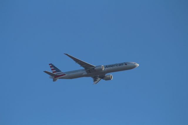 BOEING 777-300 (N725AN) - APPROACH 24R KLAX