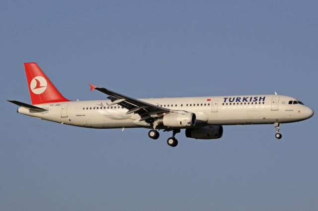 Airbus A321 (TC-JRD)