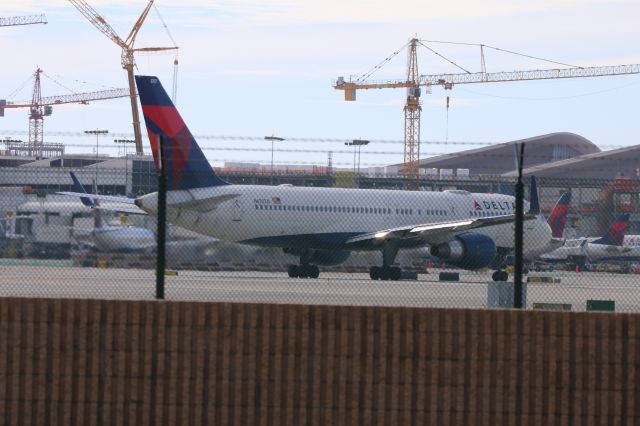 Boeing 757-200 (N6707A)