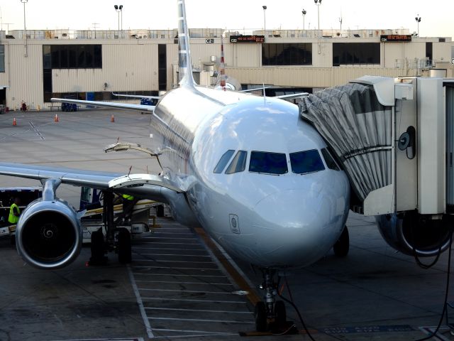 Airbus A320 (N661AW)