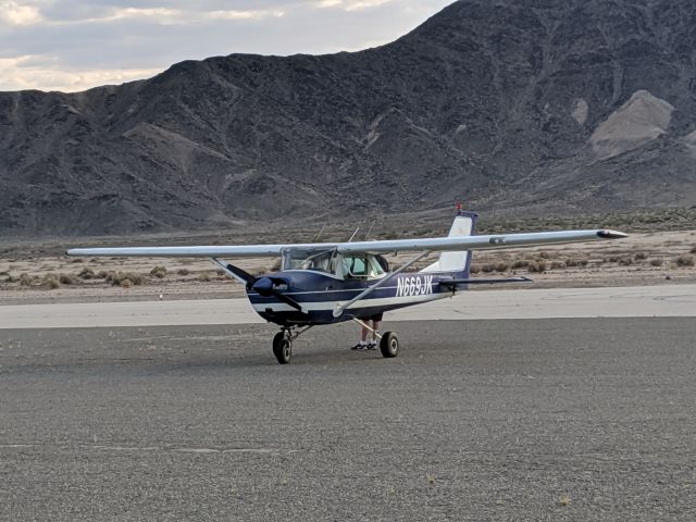 Cessna Commuter (N669JK) - Stopped to purchase gas from a nearby gas station.