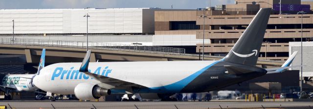 BOEING 767-300 (N389AZ) - phoenix sky harbor international airport  ATN3715 22FEB20