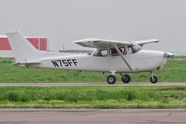 Cessna Skyhawk (N75FF)