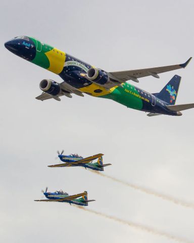 Embraer ERJ-190 (PR-AYV) - Foto tirada em 2022 - Academia Força Aerea - Domingo Aéreo - 21 Agosto 2022