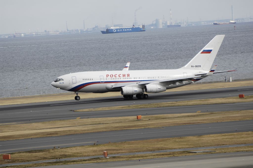 Ilyushin Il-96 (RA-96019) - Departure at Haneda Intl Airport Rwy34R on 2012/01/12