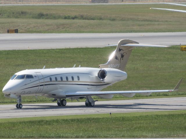 Bombardier Challenger 300 (N304PS)