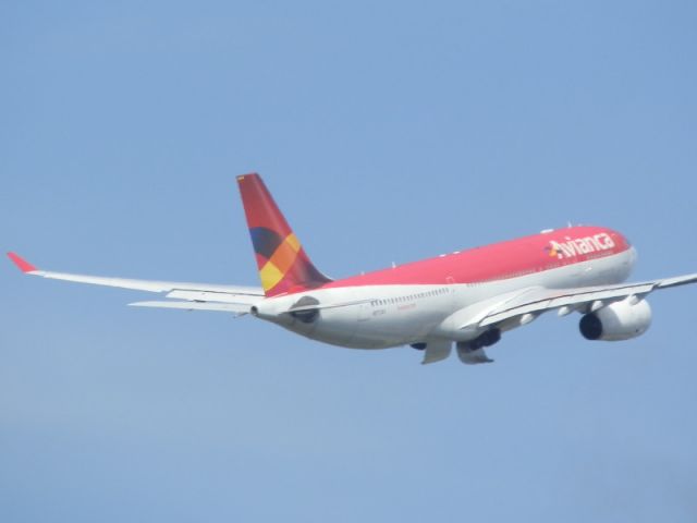 Airbus A330-200 (N973AV)