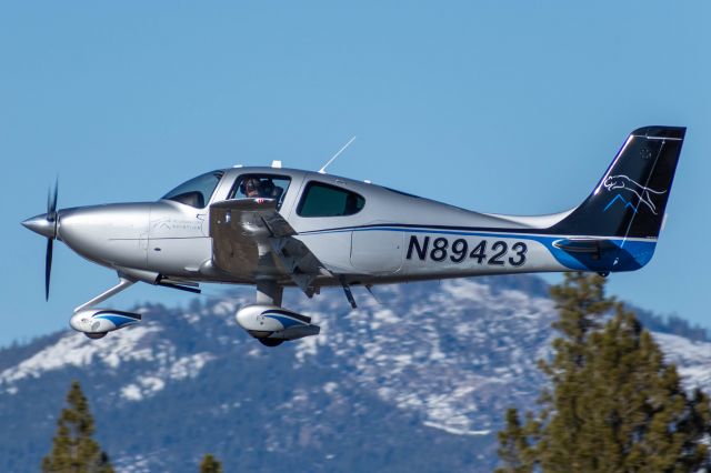 Cirrus SR-20 (N89423)