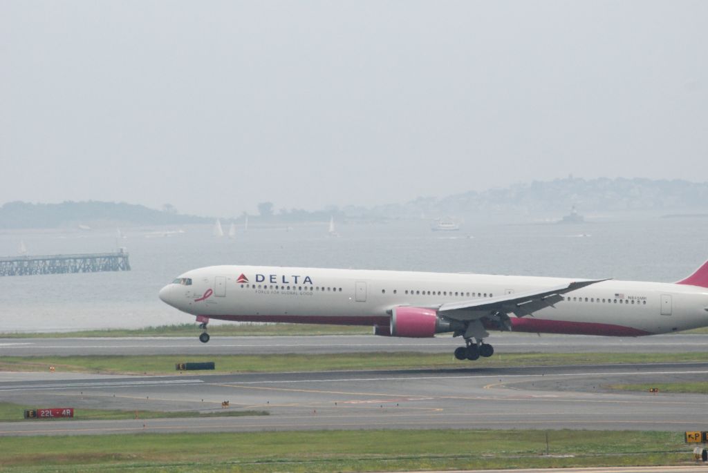 BOEING 767-400 (N845MH)
