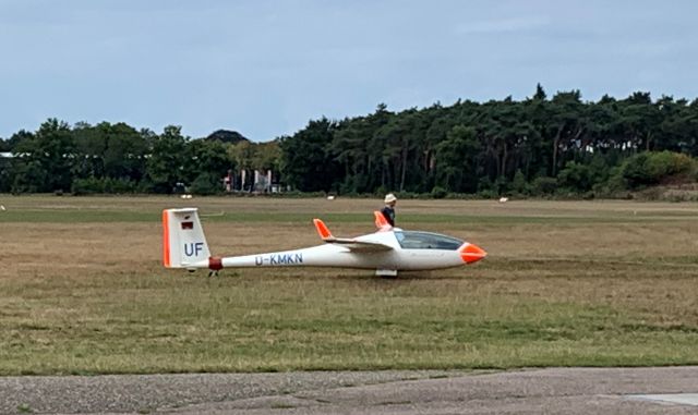 Unknown/Generic Glider (D-KMKN) - Glider D-KMKN getting prepared for another ride on a sunny day