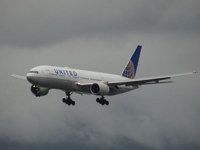 Boeing 777-200 (N792UA)