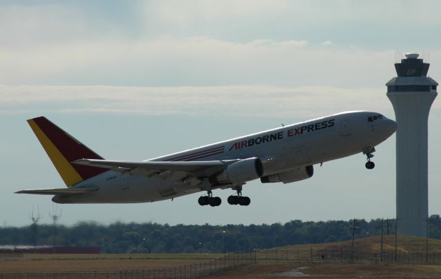 BOEING 767-200 (ABX845) - DEP 5:06PM OFF OF 36R  ABX845 HEAVY