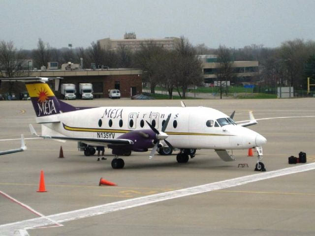 N135YV — - Ramp shot KMCI Arpil 21 2008