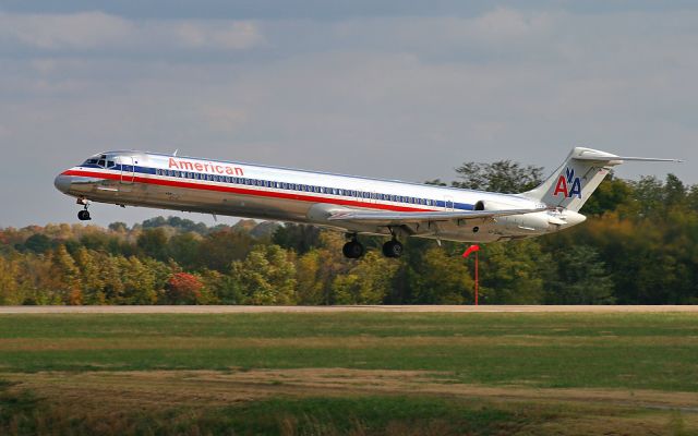 McDonnell Douglas MD-82 (N458AA) - MD-82 landing with a crosswind on runway 2 Center at Nashville.