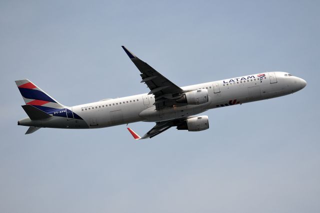 Airbus A321 (PT-XPN)