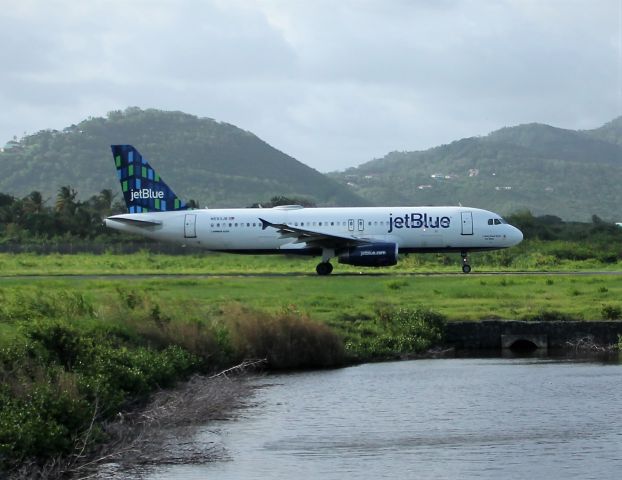 Airbus A320 (N593JB)