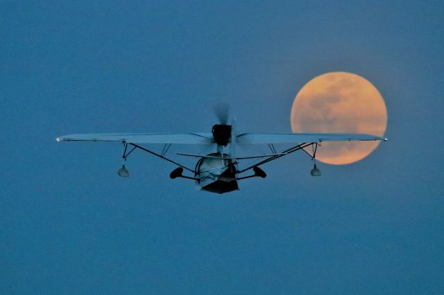 N220WT — - Dan Nickens flying his Searey over the legendary Harris Chain, into a full moon on April 26, 2021