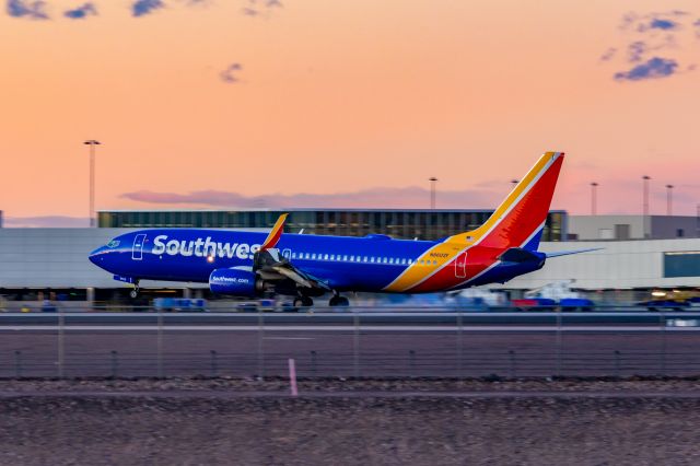 Boeing 737-800 (N8602F) - Southwest Airlines 737-800 landing at PHX on 12/13/22. Taken with a Canon R7 and Tamron 70-200 G2 lens.