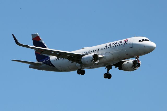 Airbus A320 (PR-TYJ)