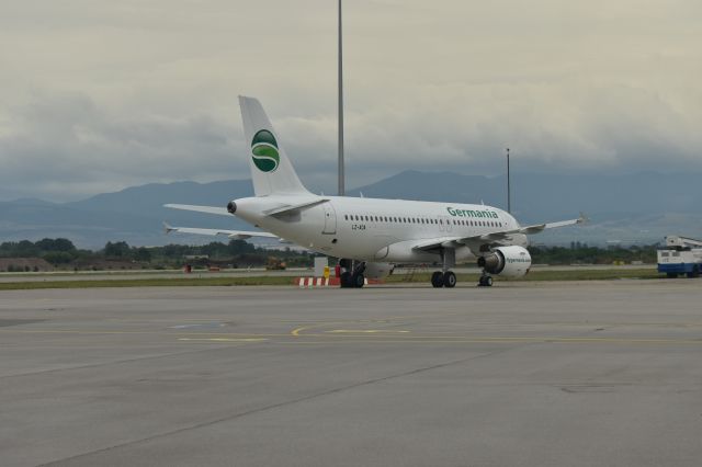 Airbus A319 (LZ-AOA)