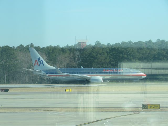 Boeing 737-800 (N921NN) - Americans new retro livery!