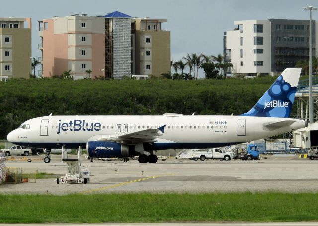 Airbus A320 (N659JB)