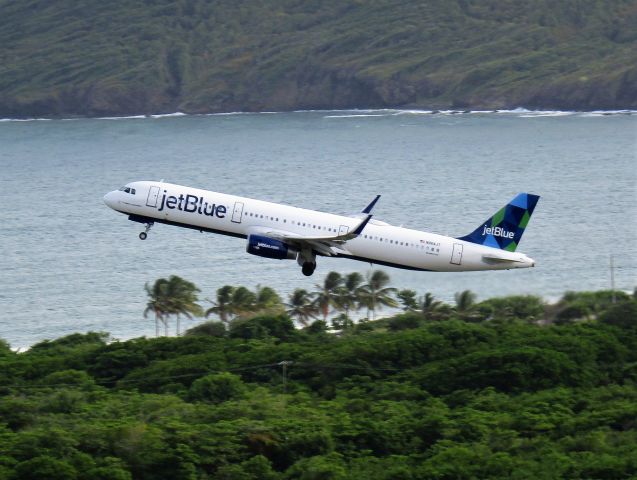 Airbus A321 (N964JT)