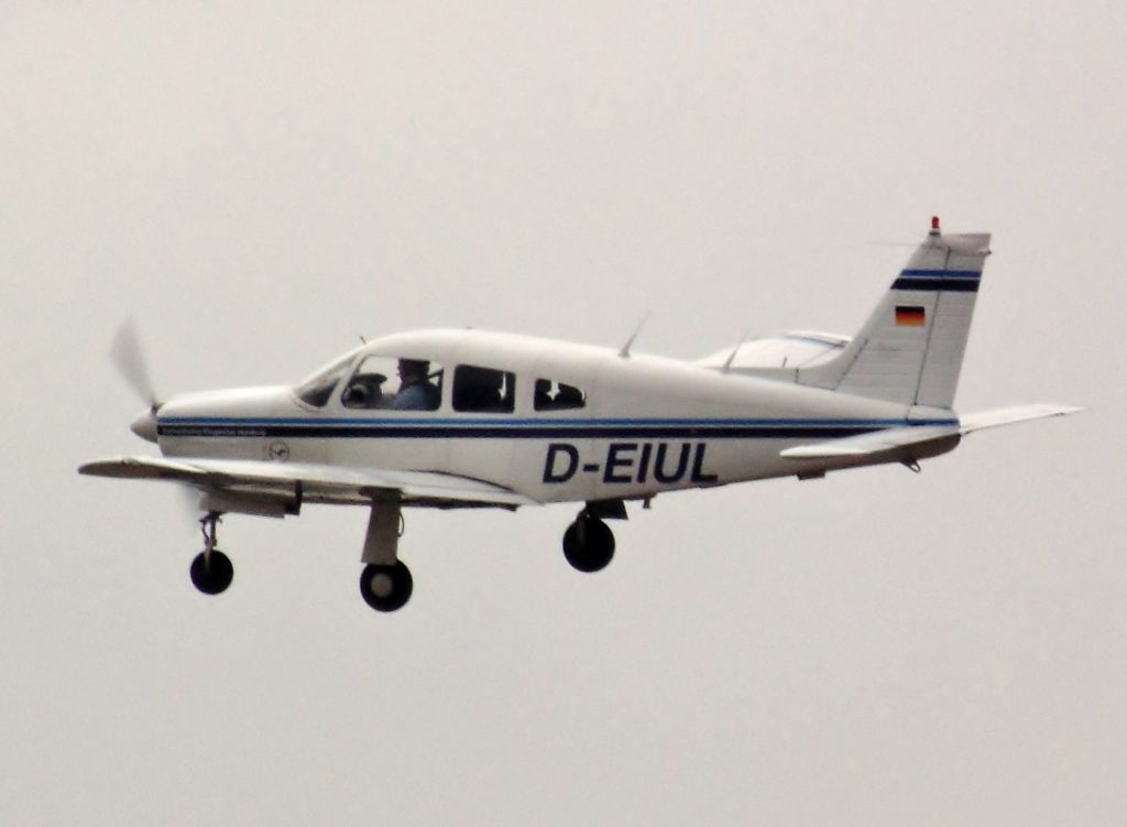 Piper Cherokee Arrow (D-EIUL)