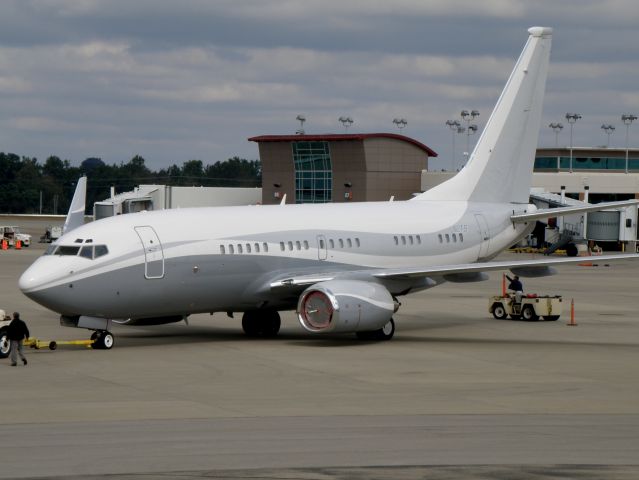 Boeing 737-700 (N2TS) - A really sleek 737 BBJ (Boeing Business Jet) being prepared for a multi-night RON at Blue Grass Airports (KLEX) FBO, TAC Air....