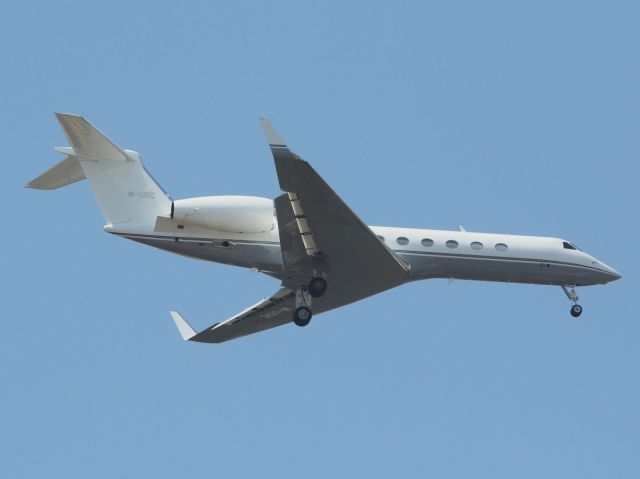 Gulfstream Aerospace Gulfstream G650 (M-UGIC) - 16 JUL 2015 RWY 05