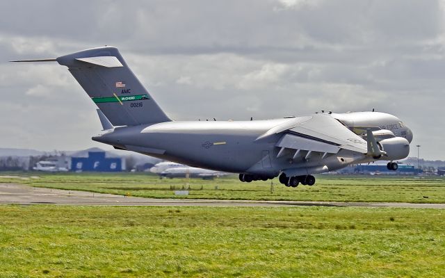 Boeing Globemaster III (10-0216) - McChord c-17 100216 62nd aw landing at shannon.