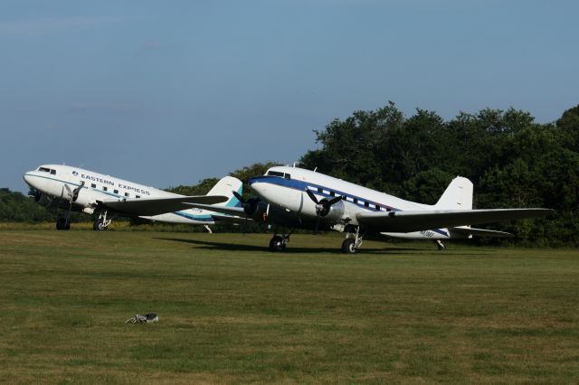 Douglas DC-3 (N61981)