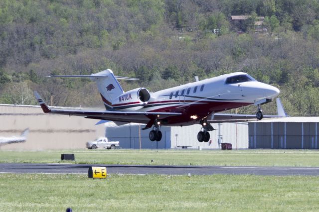 Learjet 40 (N41UA) - Departing a Drake Field, Fayetteville, AR.