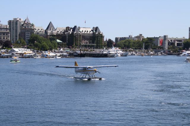 C-FRNO — - This Otter taxiing out of the inner harbour, with the Empress Hotel in the background.  A beautiful July day