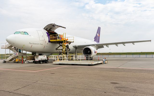 Airbus A300F4-600 (N679FE)