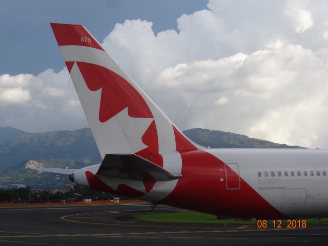 BOEING 767-300 (C-FMLV)