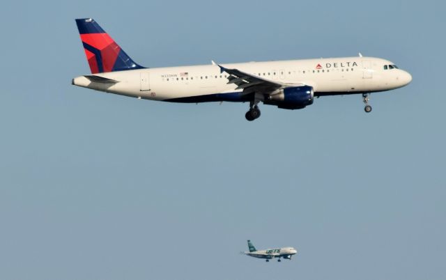 Airbus A320 (N335NW)