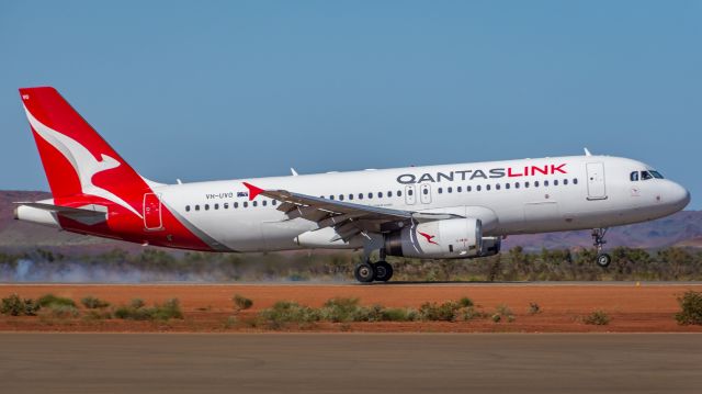 Airbus A320 (VH-UVO)