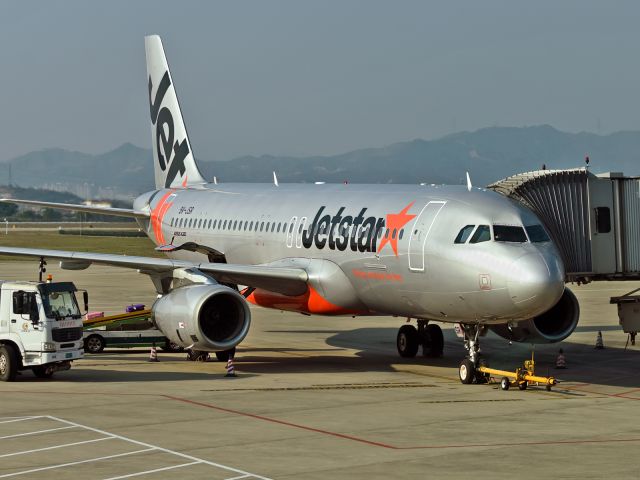 Airbus A320 (9V-JSR)
